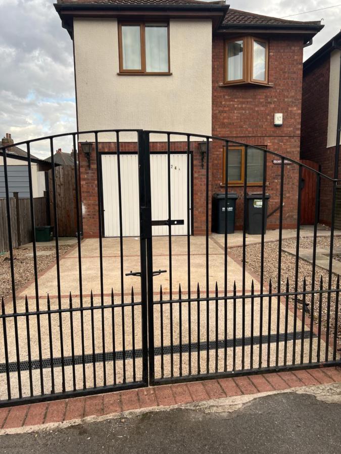 Entire -4 Bedrooms Detached House With Driveway Nottingham Exterior foto